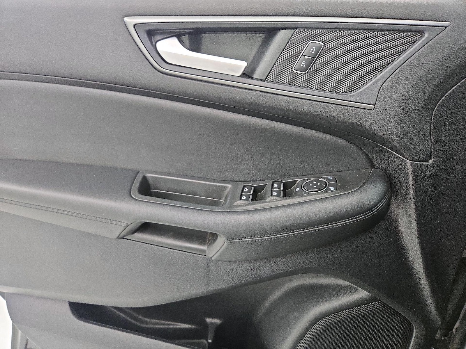 2022 Ford Edge SE - Photo 11