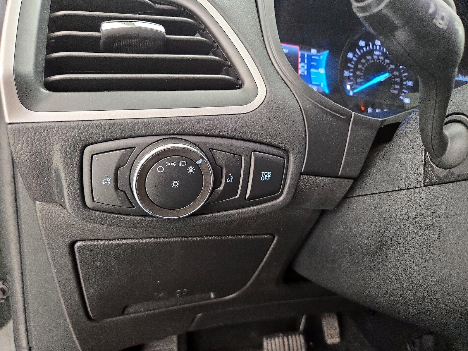 2022 Ford Edge SE - Photo 12