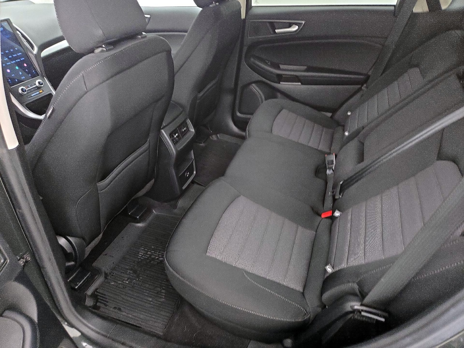 2022 Ford Edge SE - Photo 18