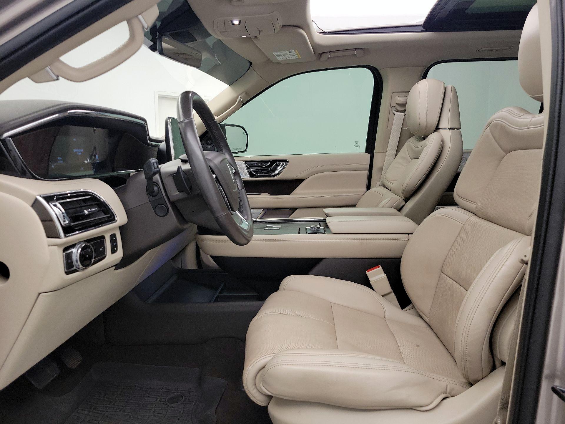 Thumbnail: 2020 Lincoln Navigator - 11