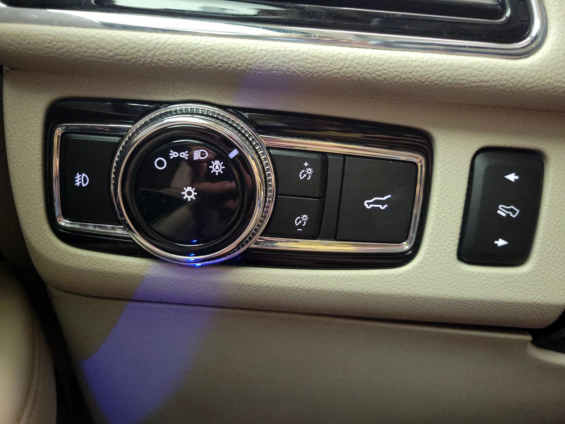 Thumbnail: 2020 Lincoln Navigator - 13