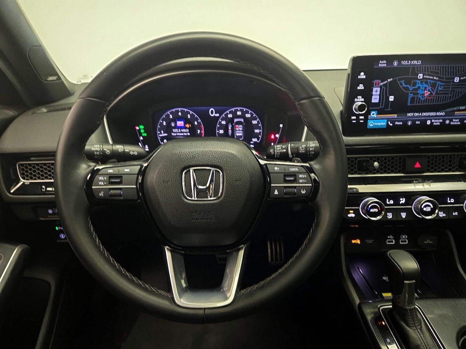 2024 Honda Civic Hatchback Sport Touring - Photo 11