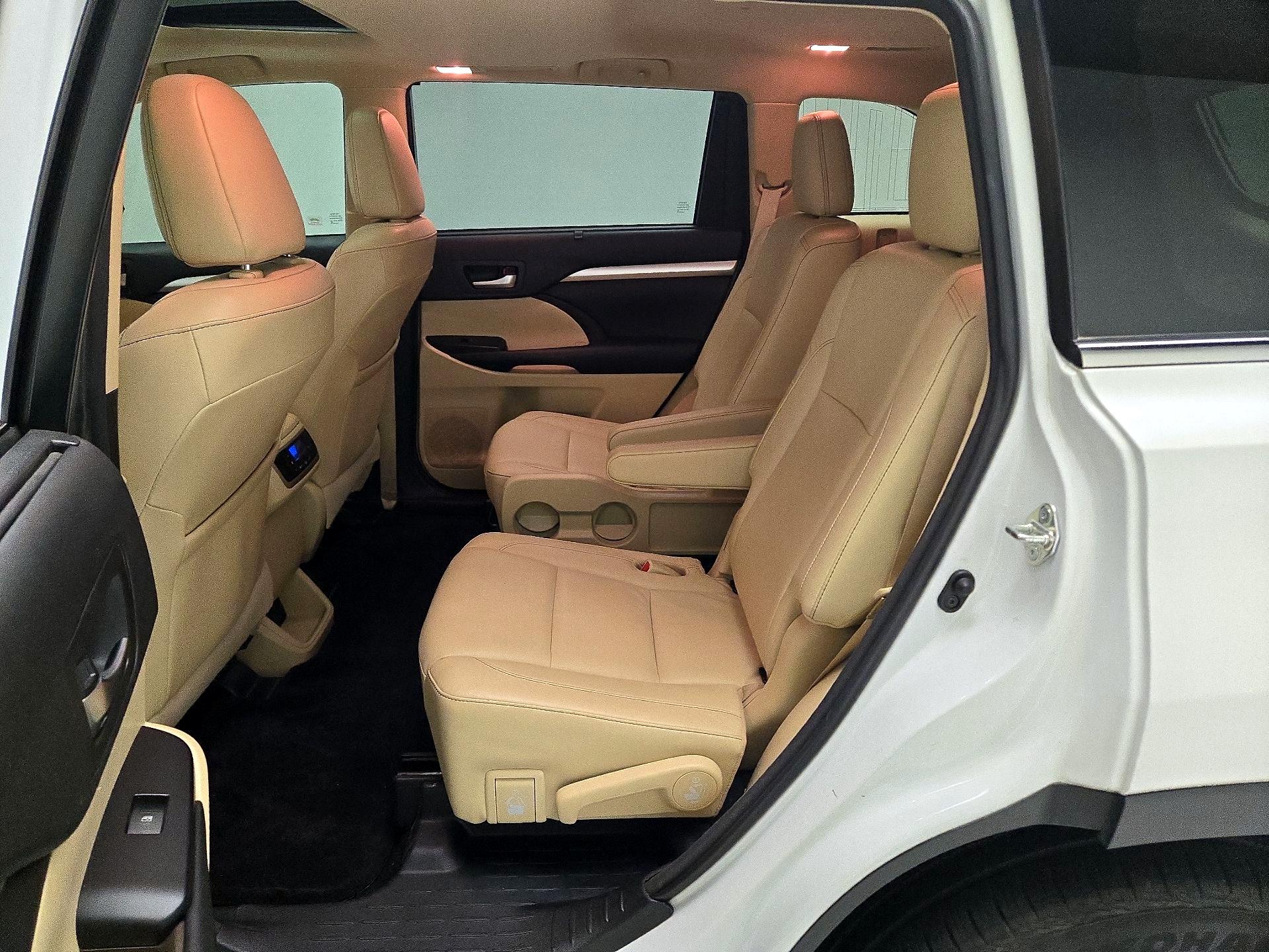 Thumbnail: 2018 Toyota Highlander - 20