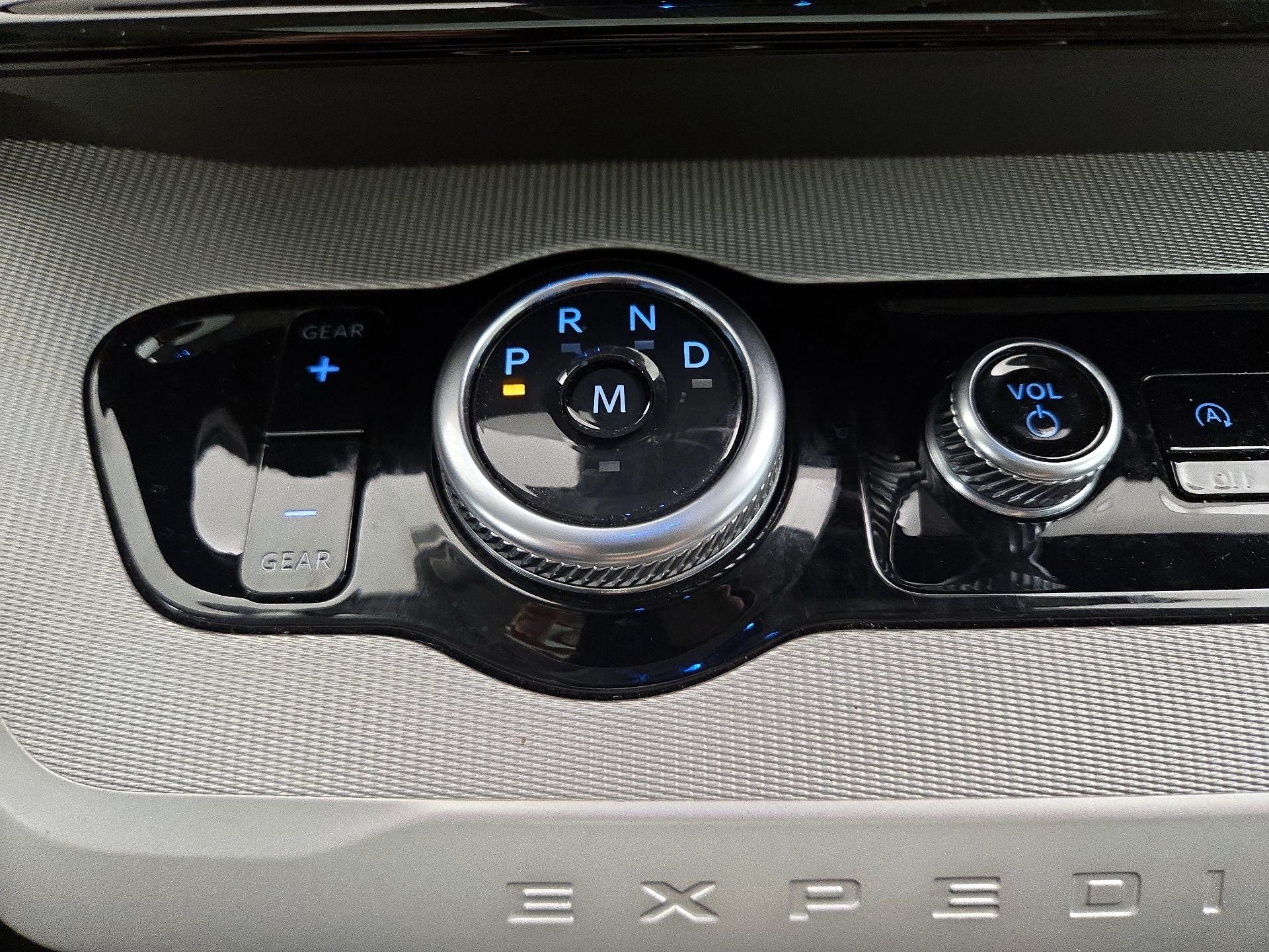 Thumbnail: 2025 Ford Expedition MAX - 17