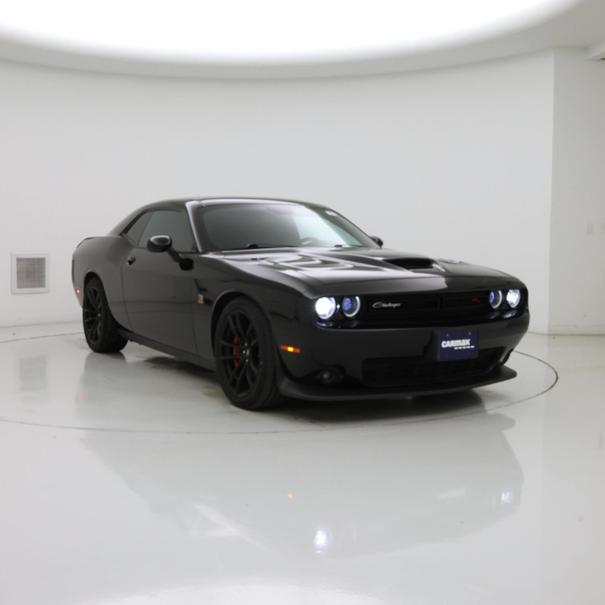 Black 2022 Dodge Challenger Coupe Rear-Wheel Drive Automatic