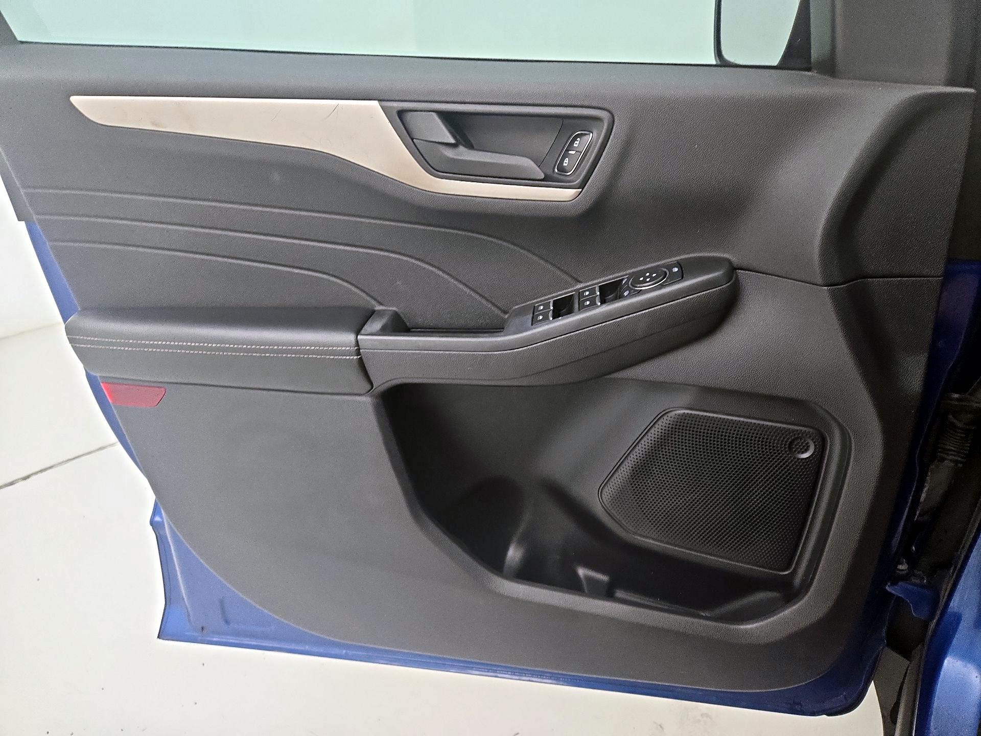 Thumbnail: 2022 Ford Escape - 10