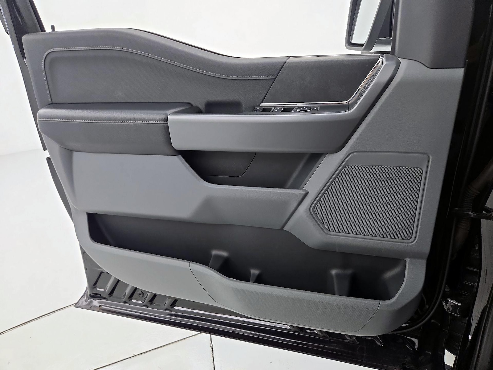 2025 Ford F-150 XLT - Photo 13