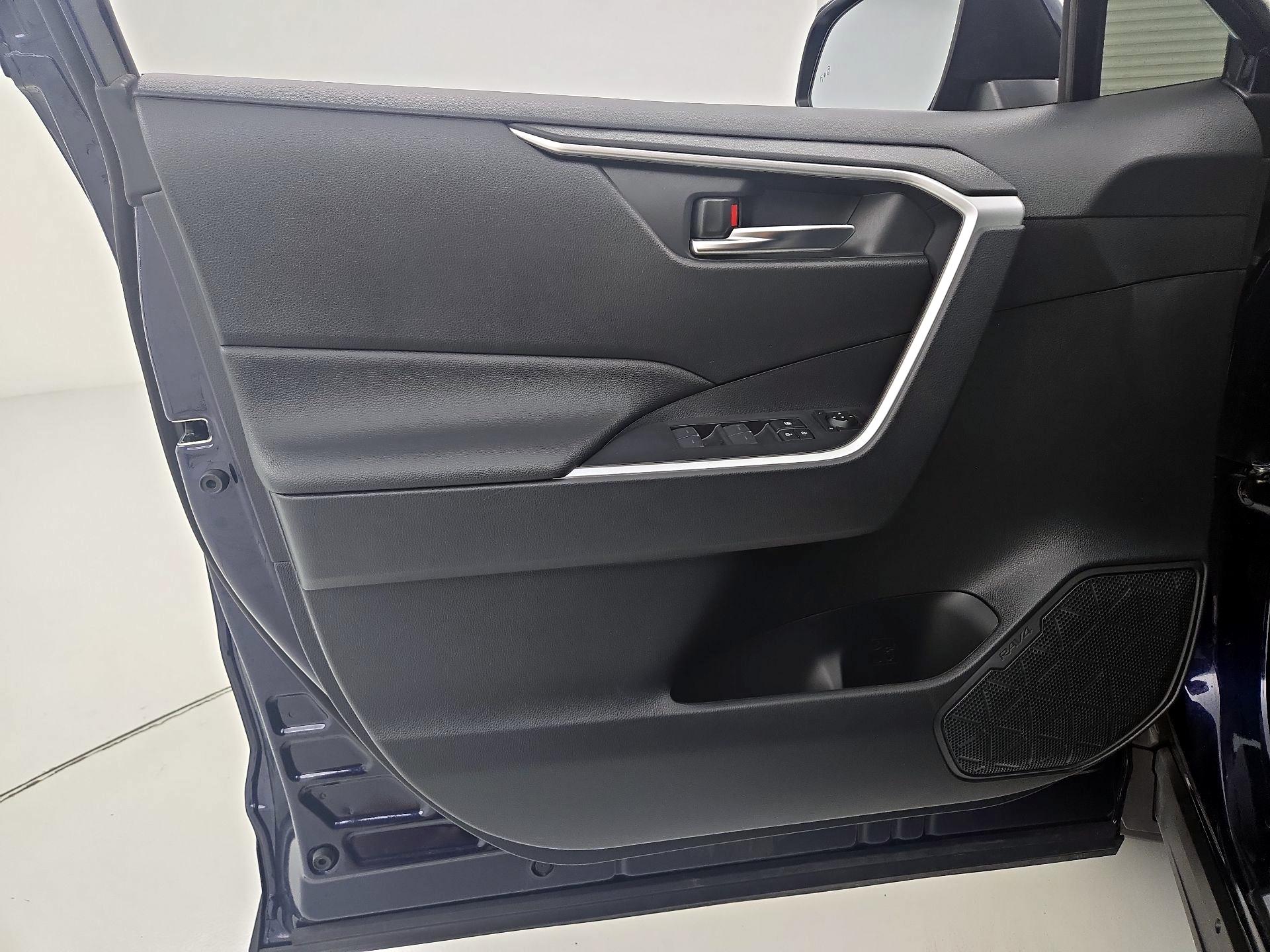 Thumbnail: 2025 Toyota RAV4 - 12