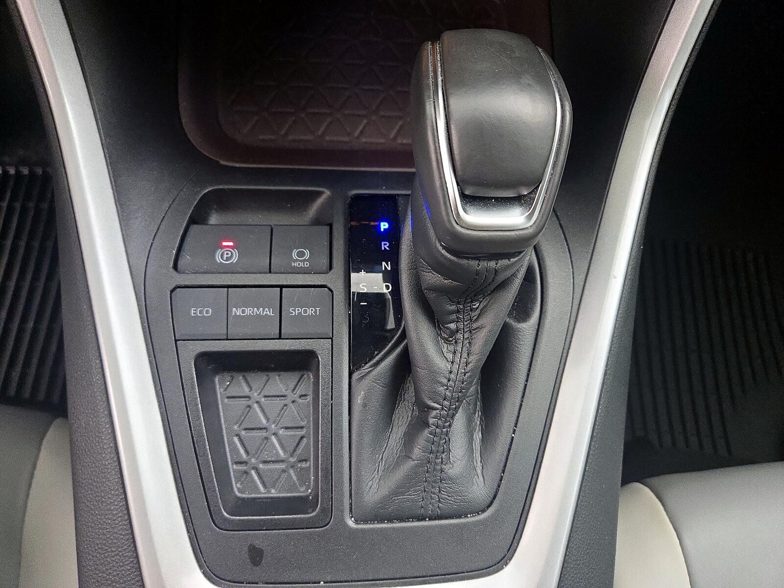 2021 Toyota RAV4 Limited - Photo 19