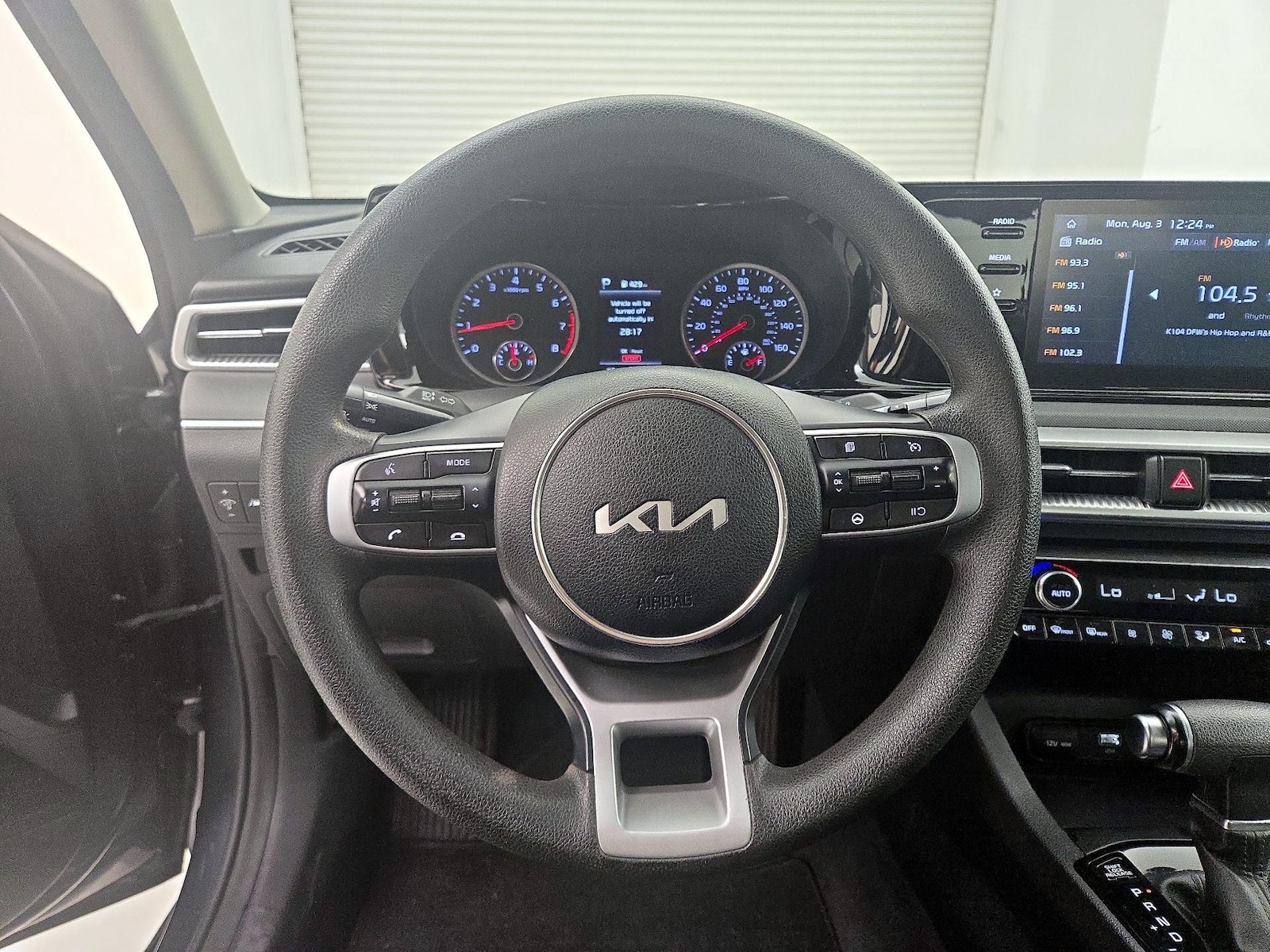 2023 Kia K5 LXS - Photo 11