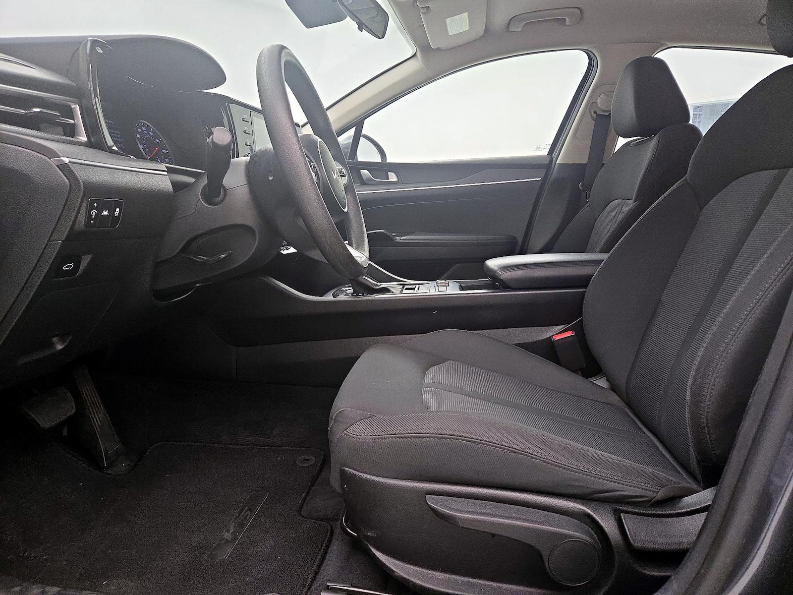 2023 Kia K5 LXS - Photo 12