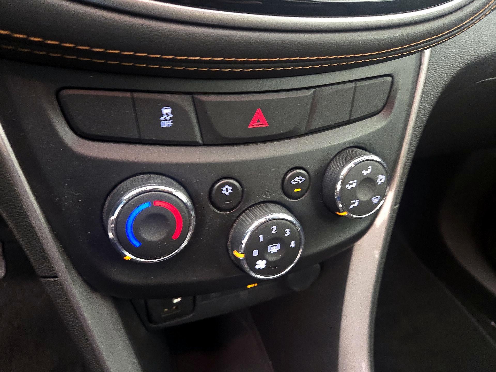 Thumbnail: 2021 Chevrolet Trax - 14