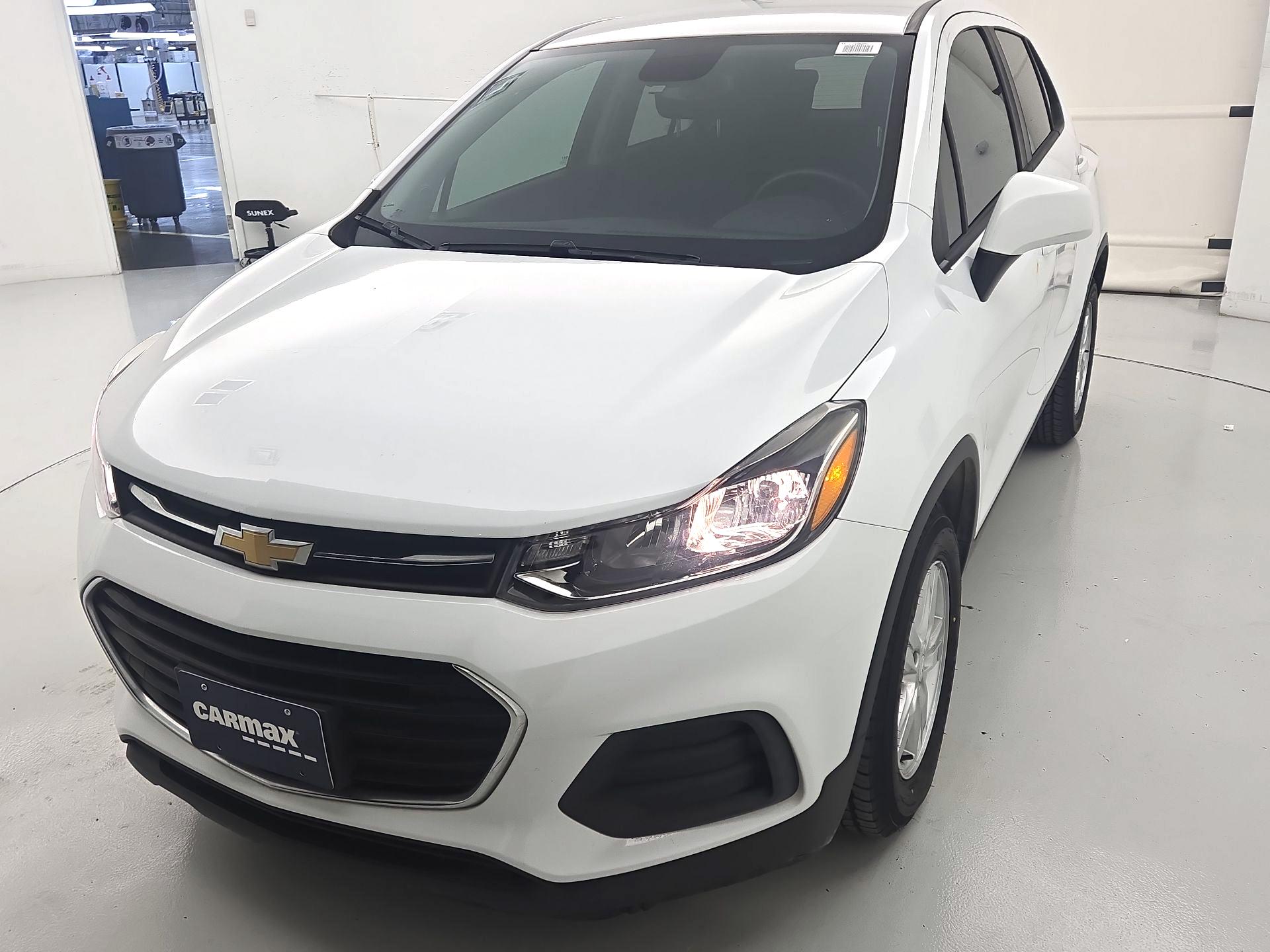 Thumbnail: 2021 Chevrolet Trax - 3