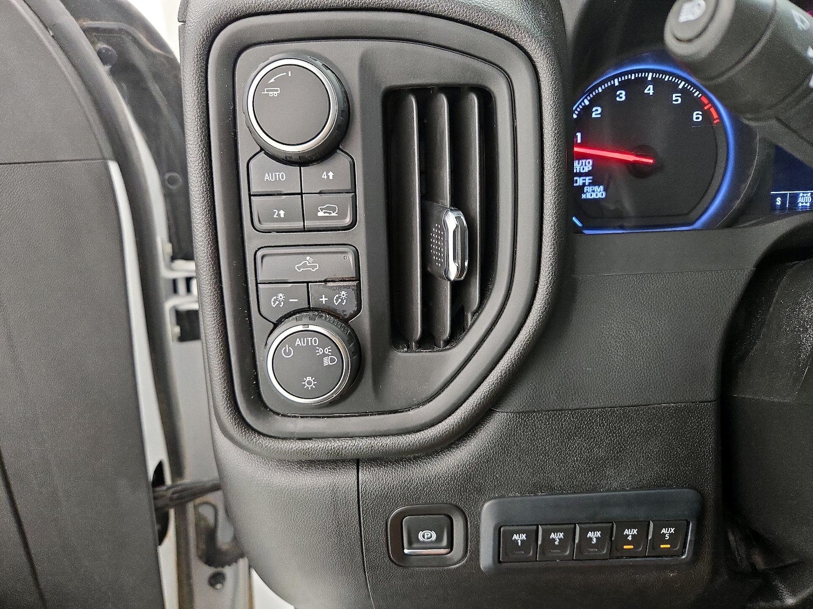2025 Chevrolet Silverado 1500 Work Truck - Photo 14