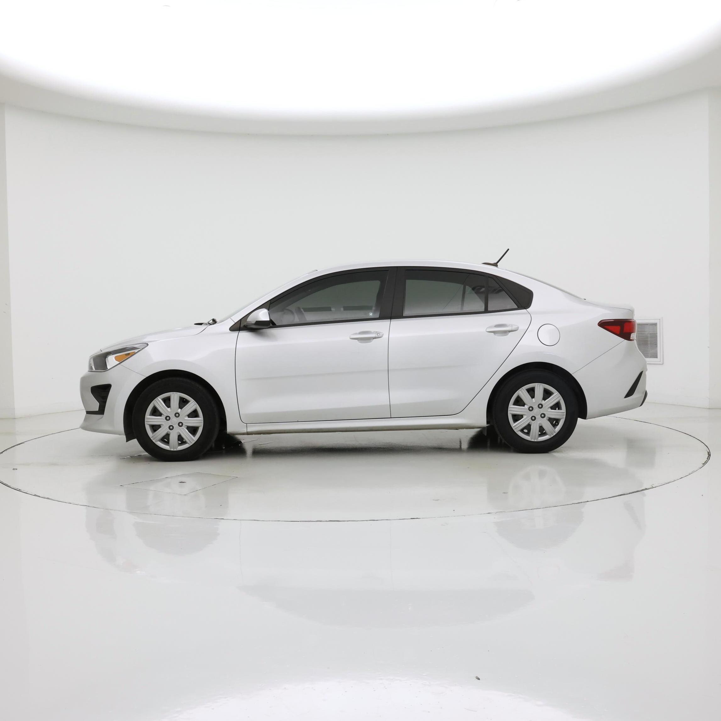 Thumbnail: 2023 Kia Rio - 3