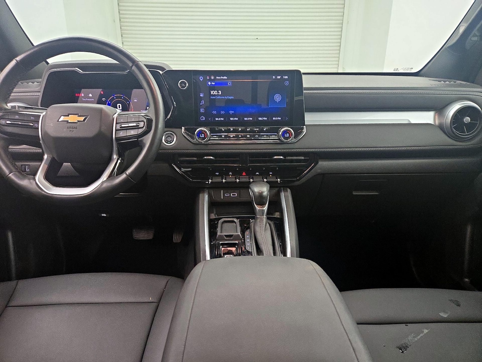 2025 Chevrolet Colorado LT - Photo 10