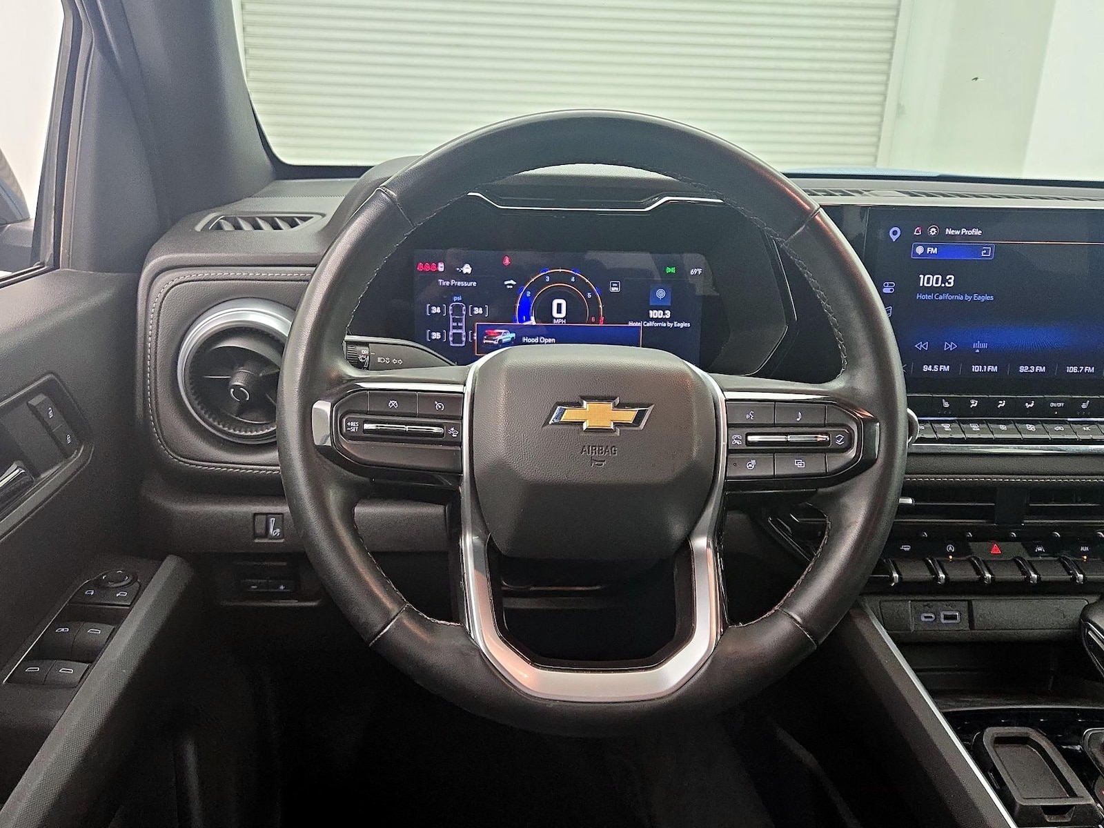 2025 Chevrolet Colorado LT - Photo 11