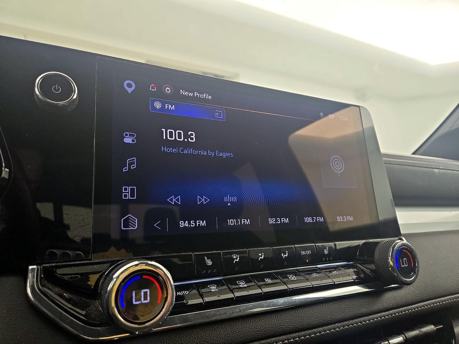 2025 Chevrolet Colorado LT - Photo 16