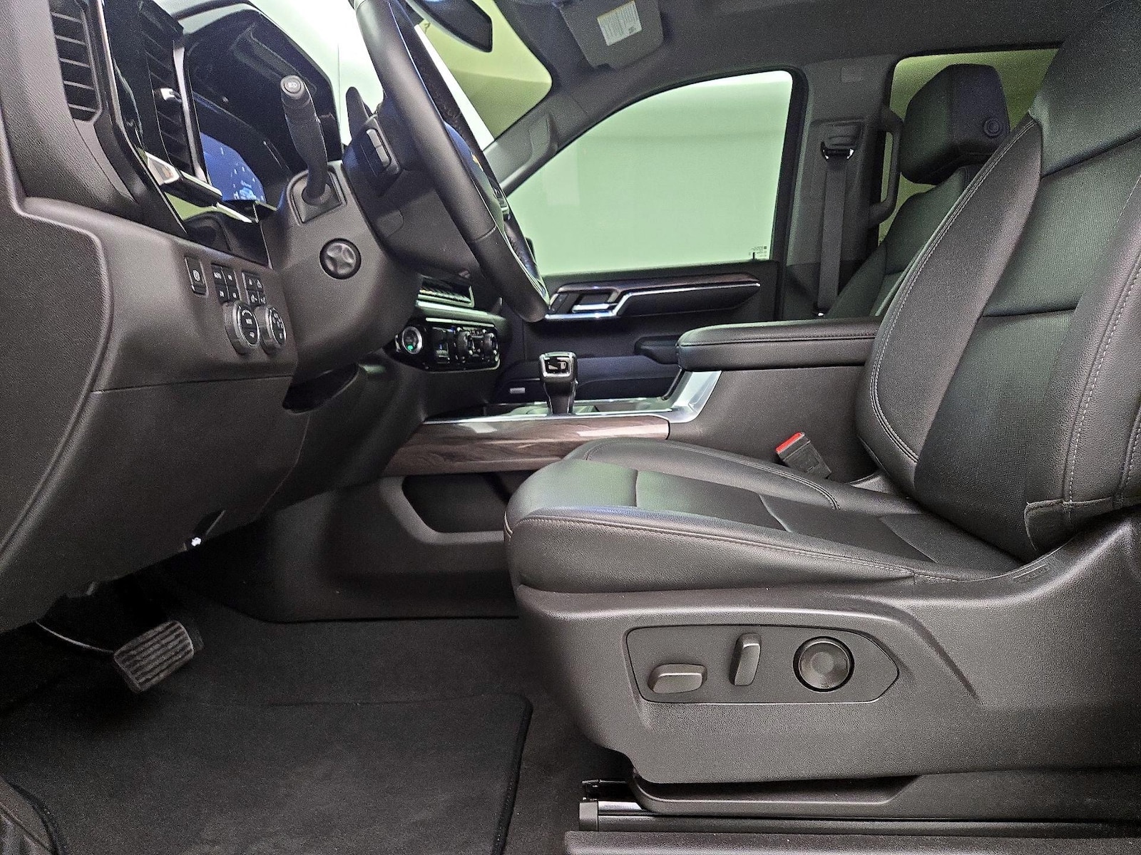 2024 Chevrolet Silverado 1500 LTZ - Photo 12