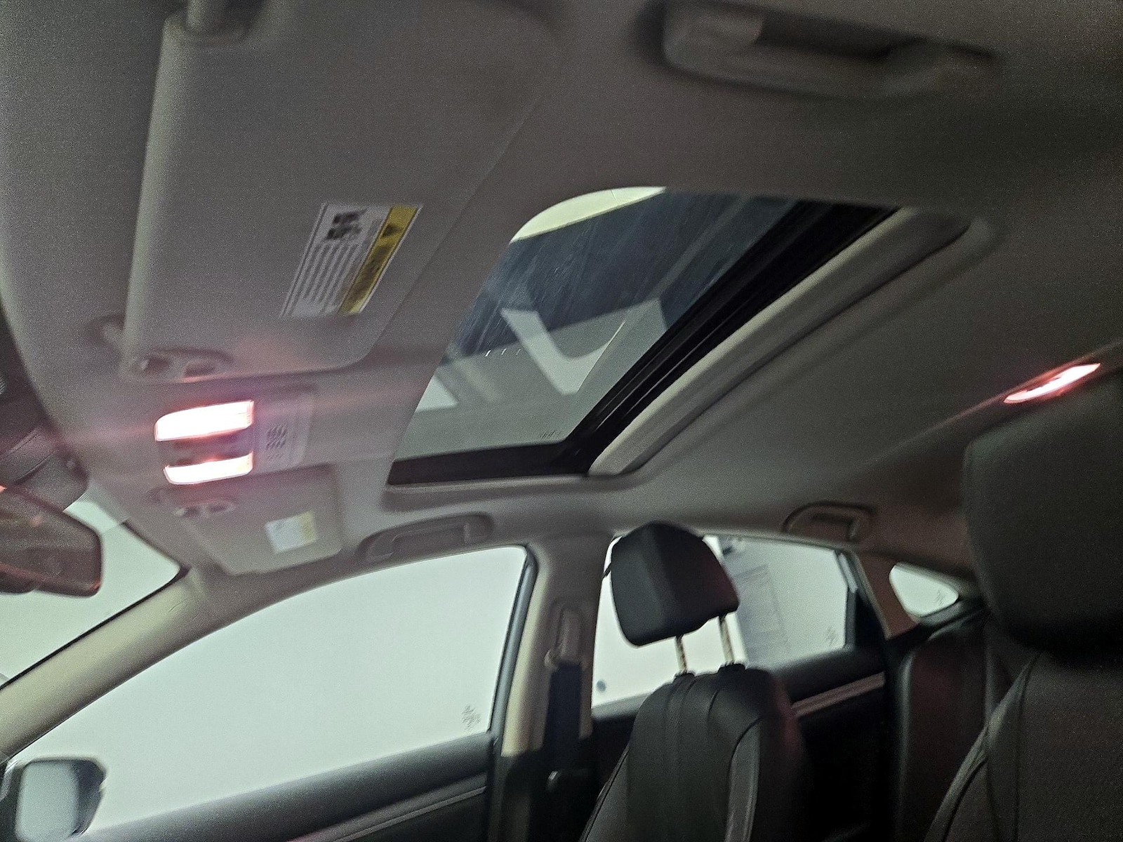 Sunroof(s) & Overhead Airbags
