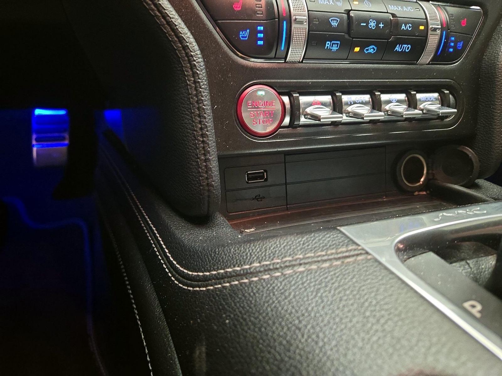 2020 Ford Mustang EcoBoost Premium - Photo 18