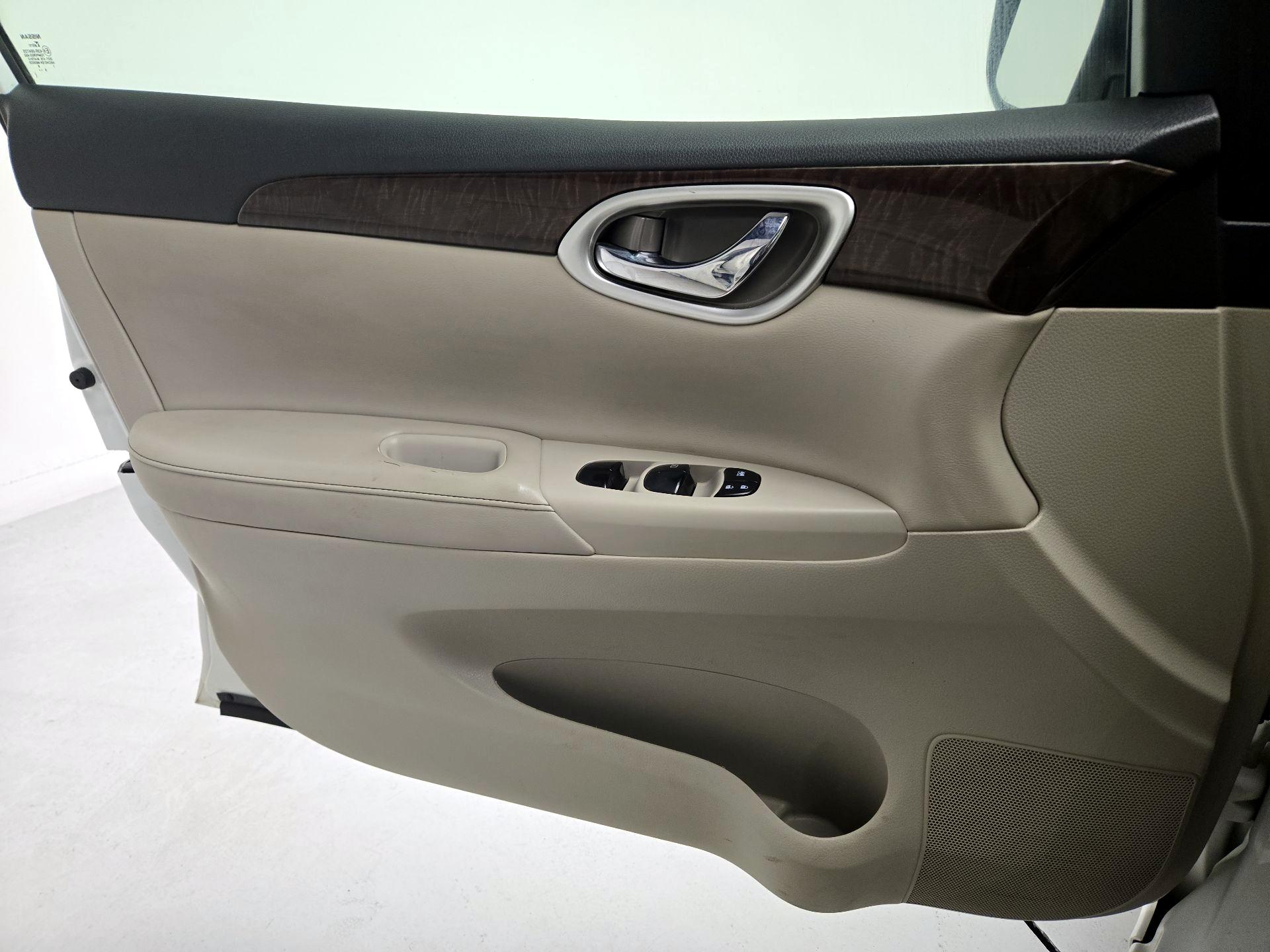 Thumbnail: 2015 Nissan Sentra - 10