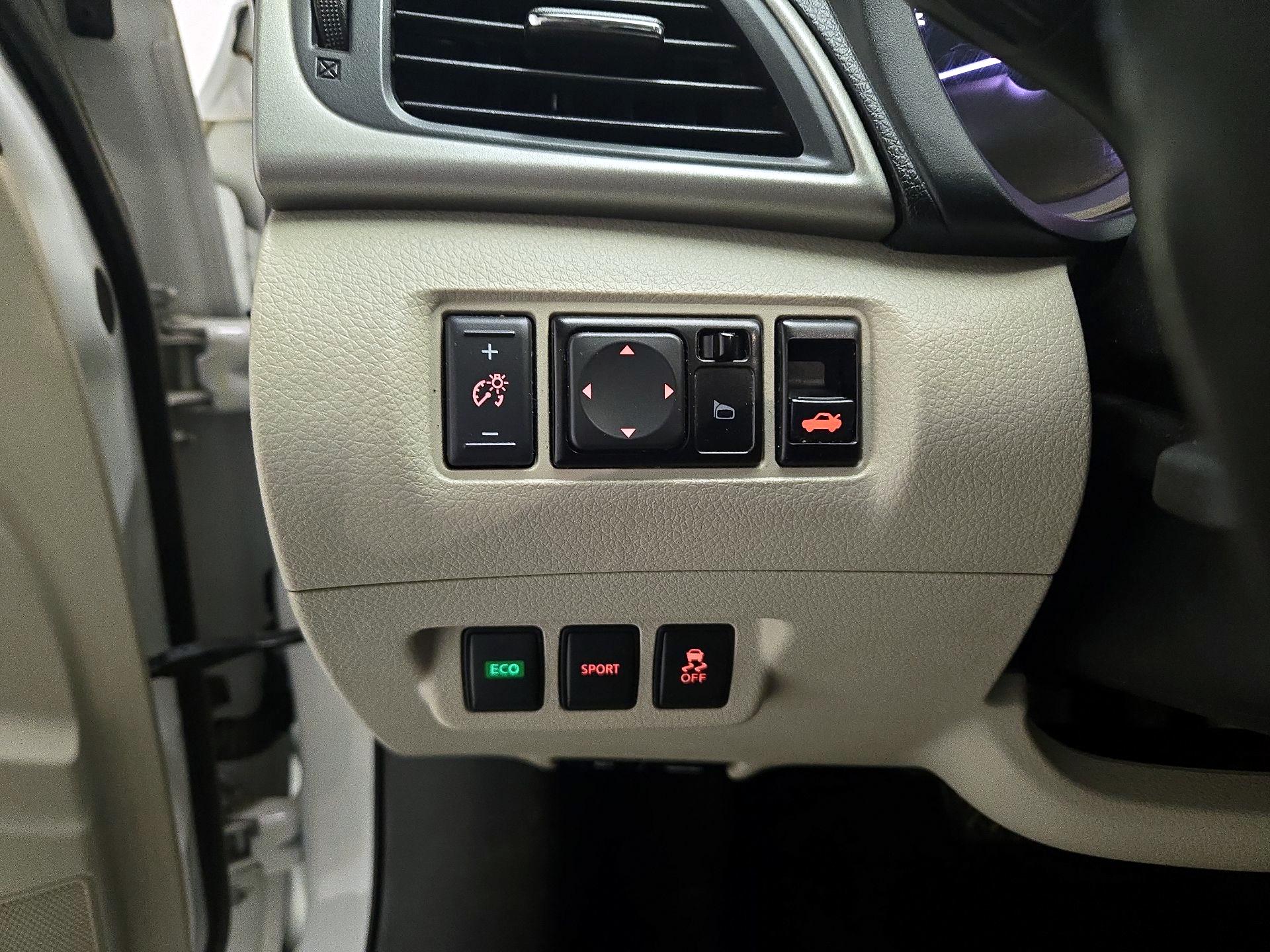 Thumbnail: 2015 Nissan Sentra - 11