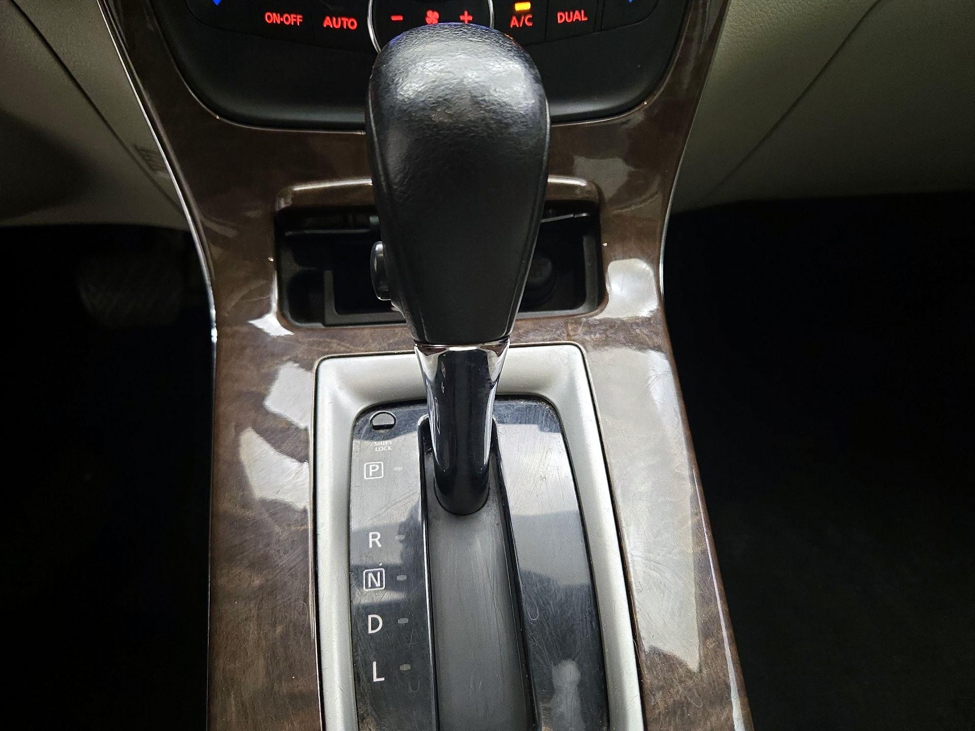 Thumbnail: 2015 Nissan Sentra - 16