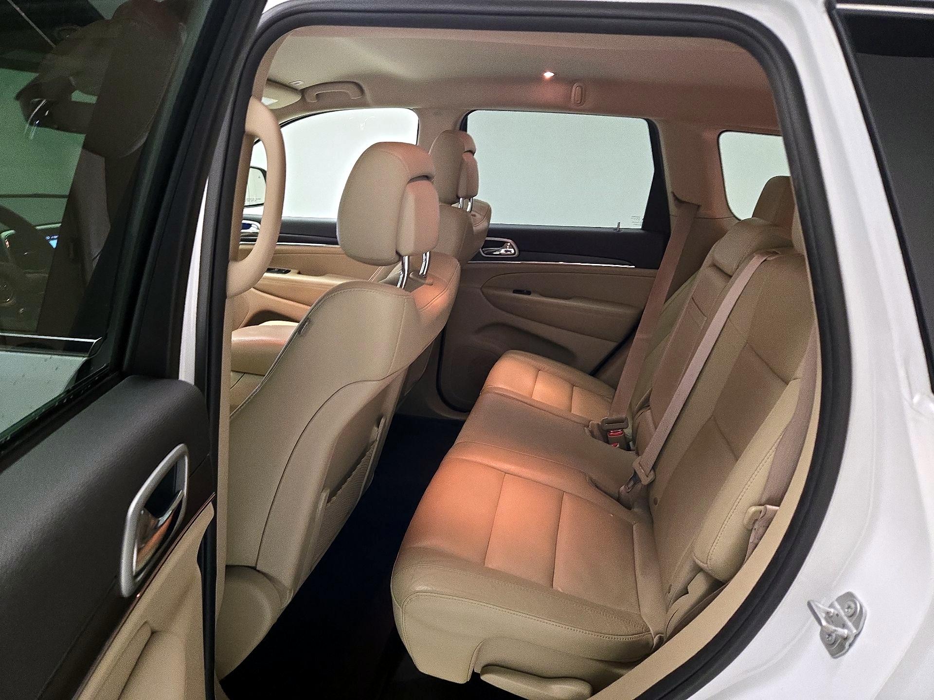 Thumbnail: 2018 Jeep Grand Cherokee - 17
