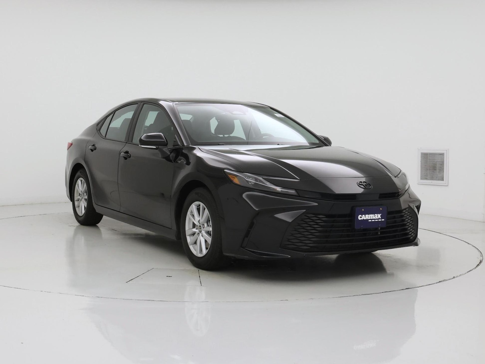 2026 Toyota Camry LE - Photo 2