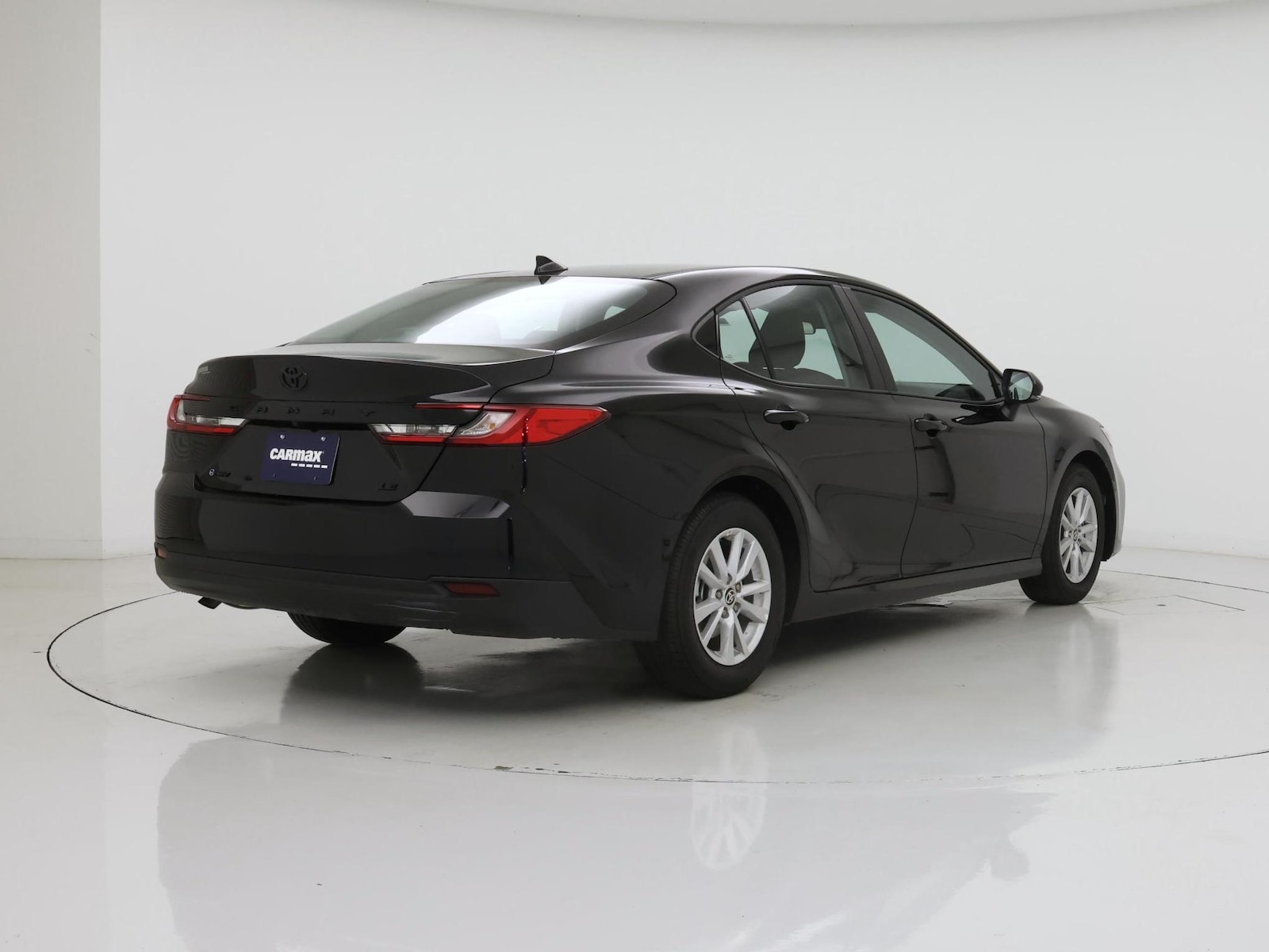 2026 Toyota Camry LE - Photo 9