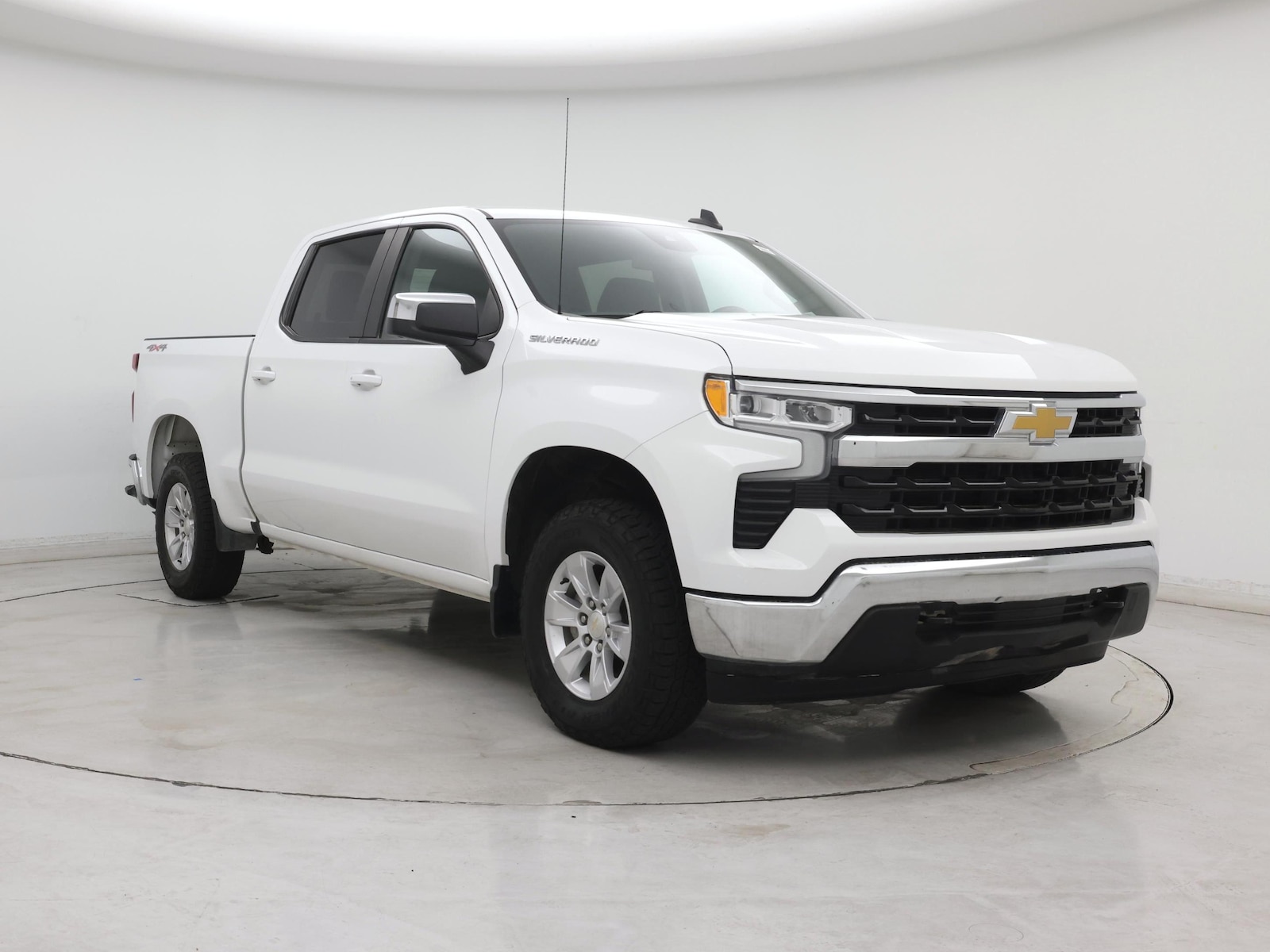 2023 Chevrolet Silverado 1500 LT - Photo 2
