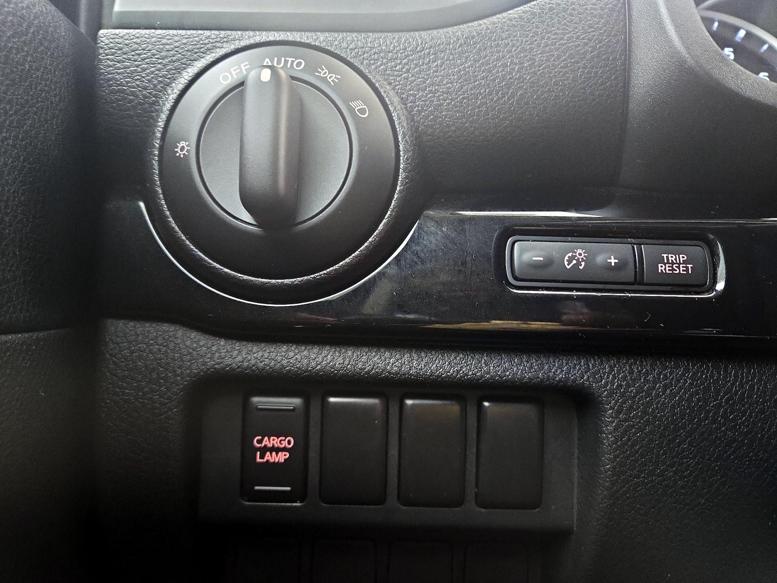 2022 Nissan Titan SV - Photo 14