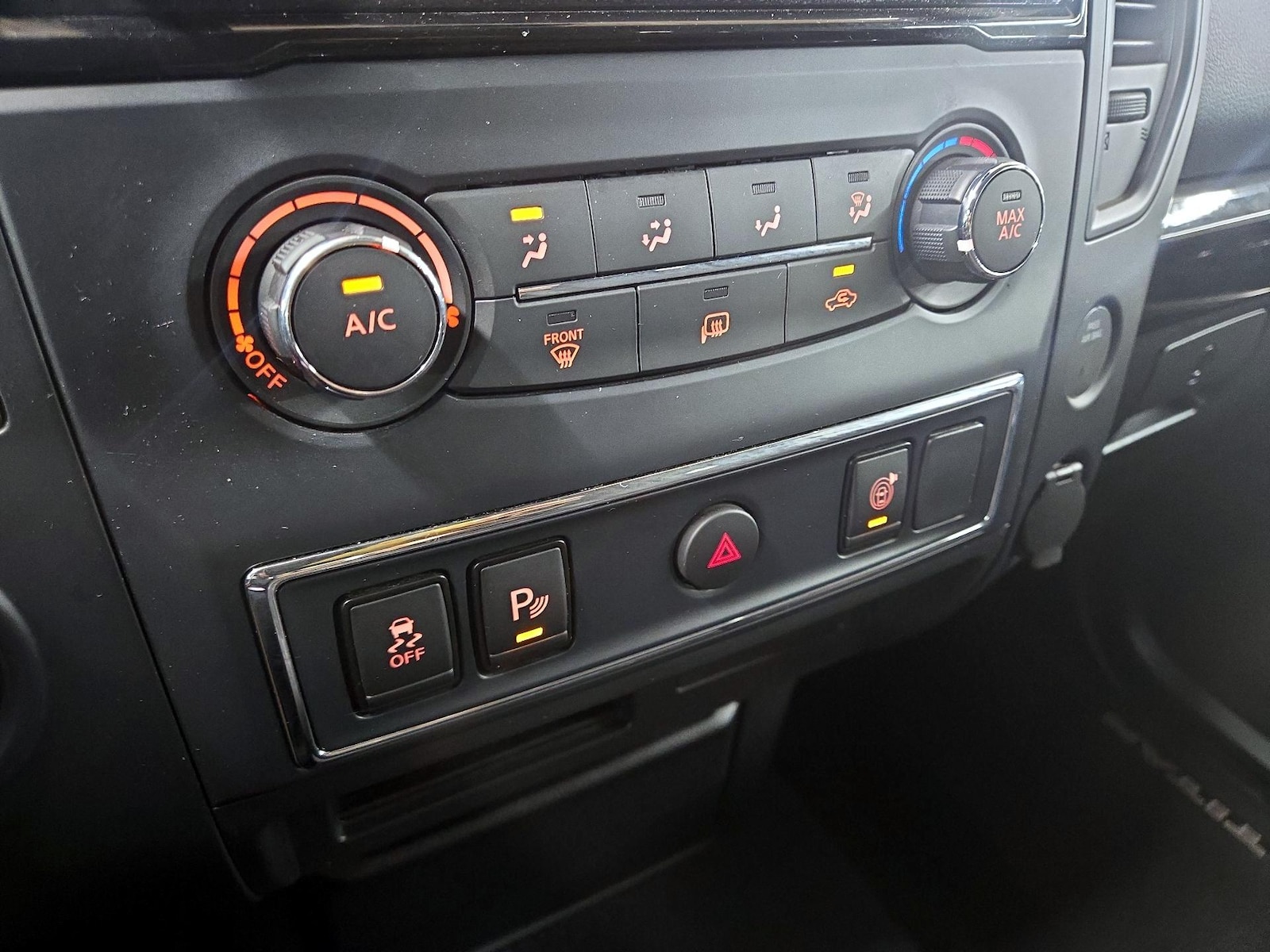 2022 Nissan Titan SV - Photo 17