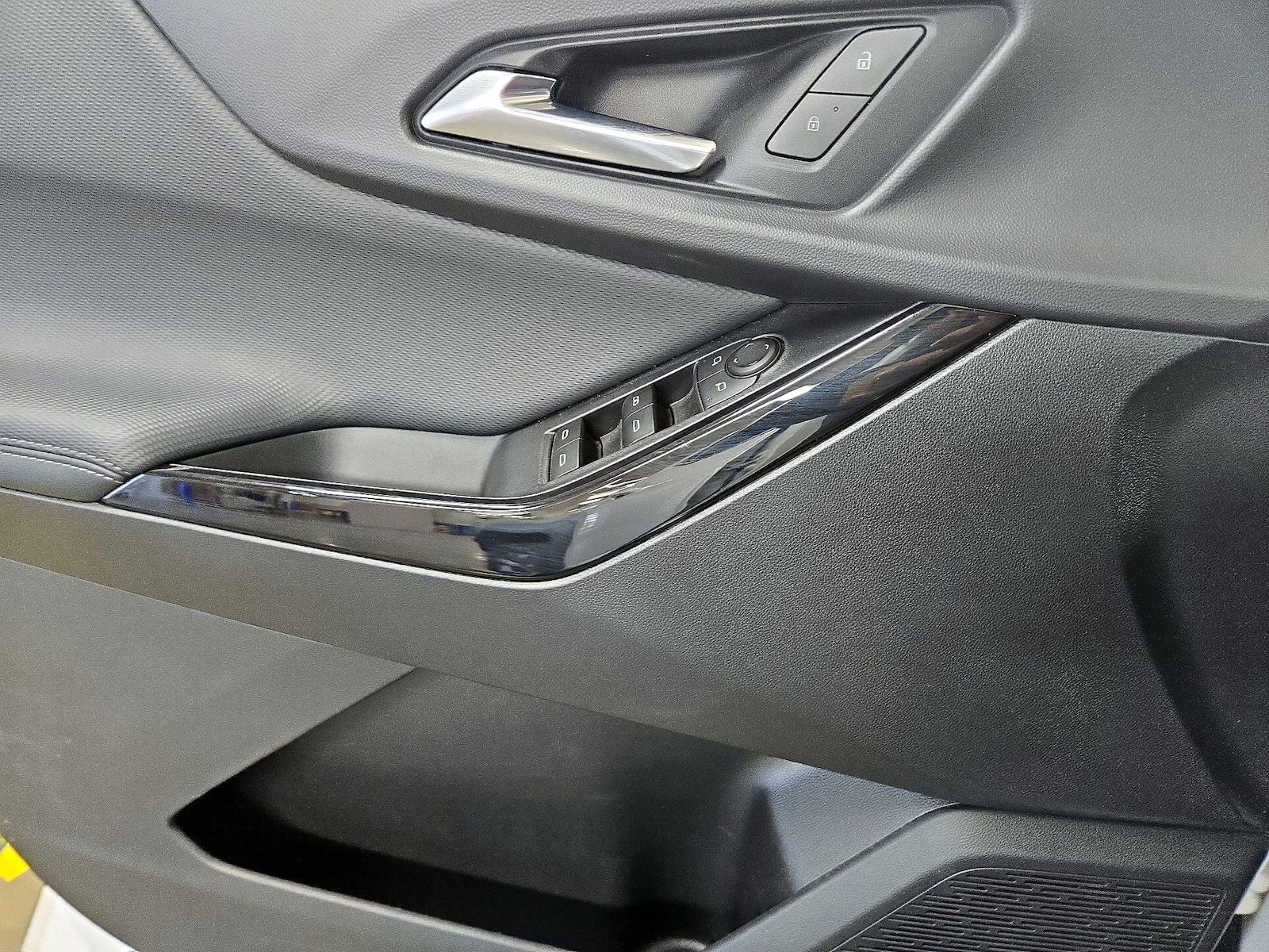 2026 Chevrolet Equinox LT - Photo 13