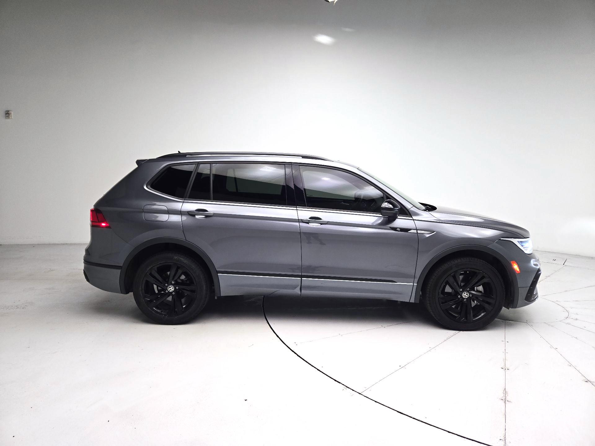 Thumbnail: 2024 Volkswagen Tiguan - 4