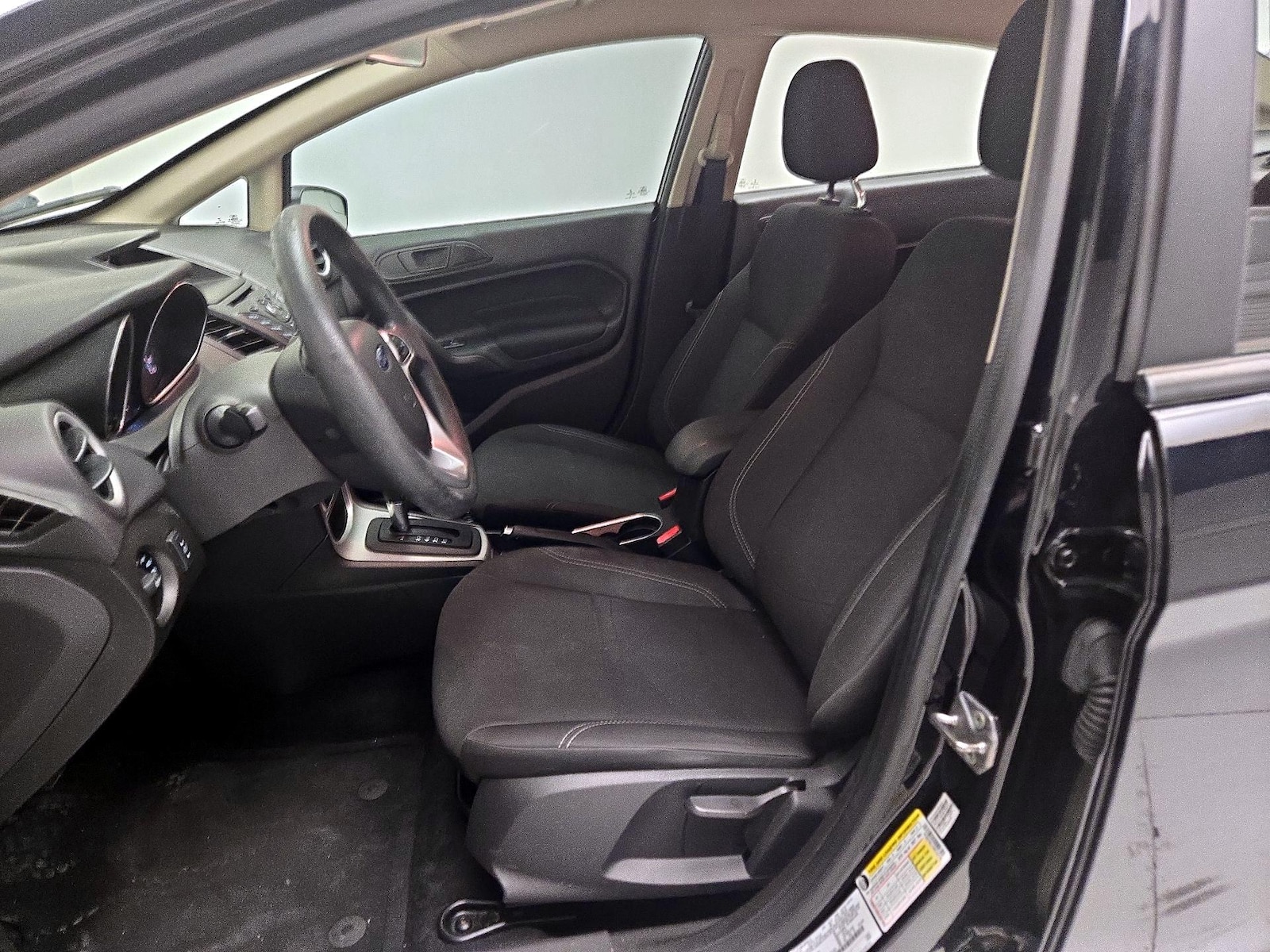 2019 Ford Fiesta SE - Photo 12