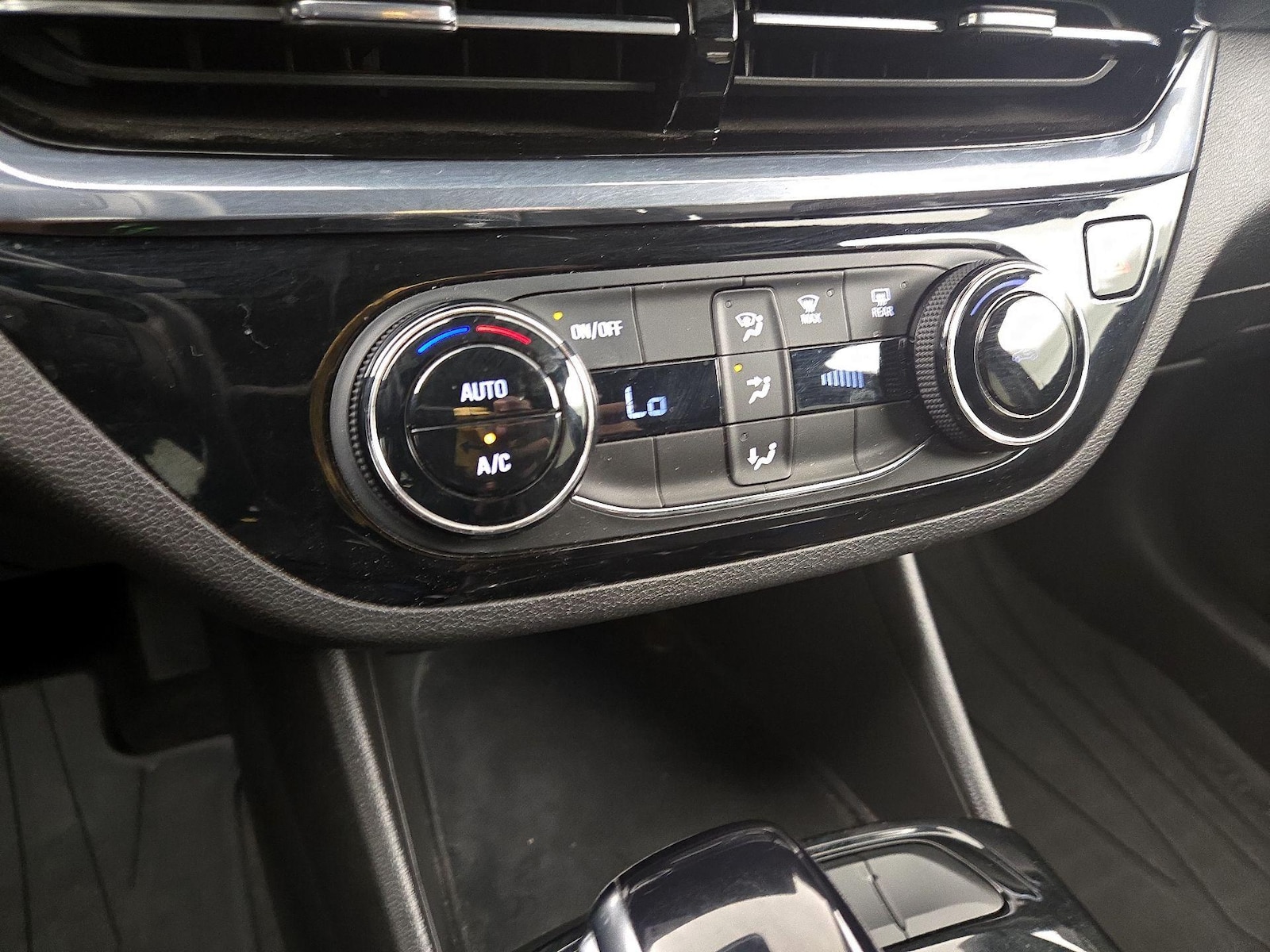 2026 Buick Envista Sport Touring - Photo 17