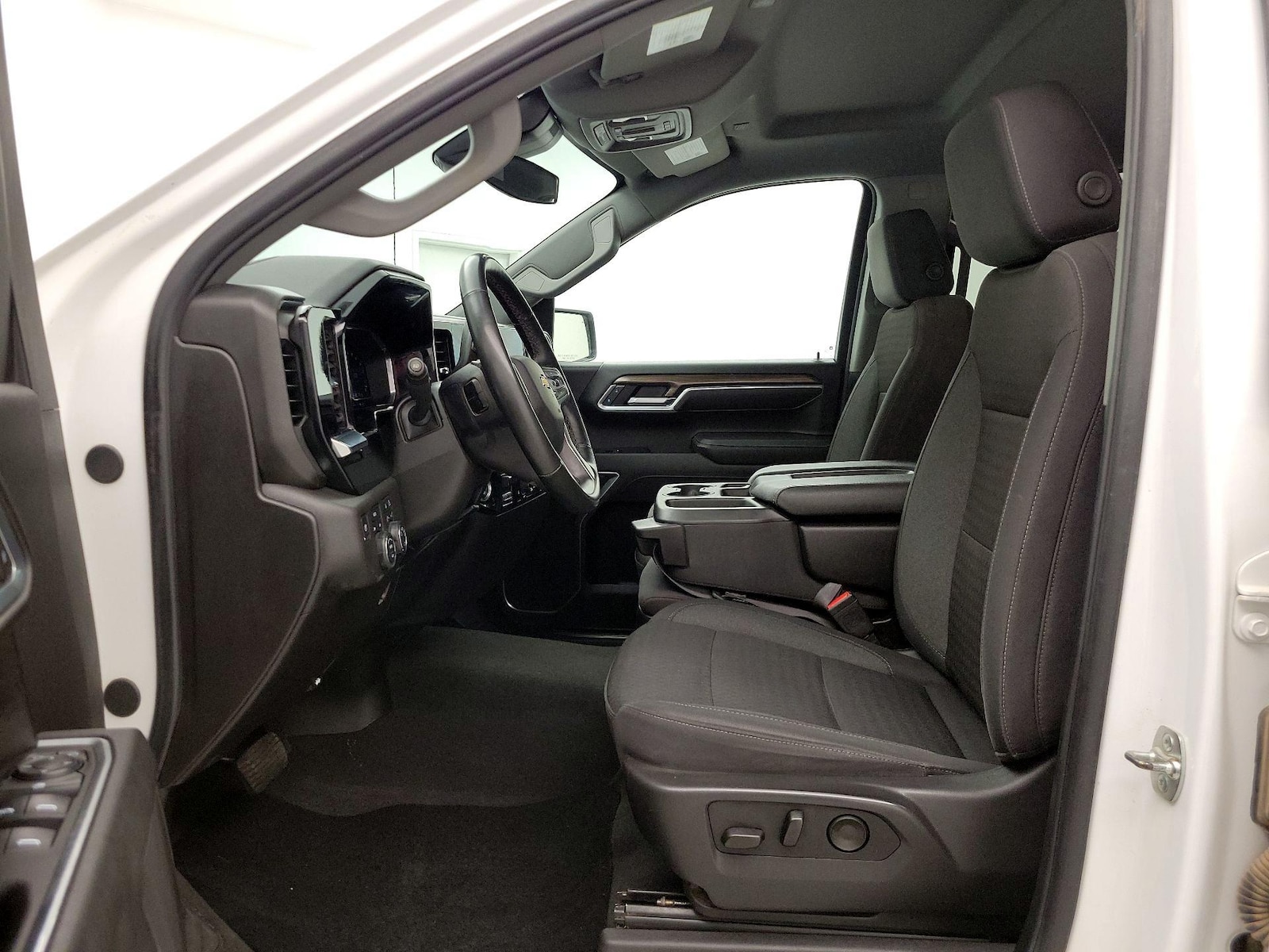 2025 Chevrolet Silverado 1500 LT - Photo 12