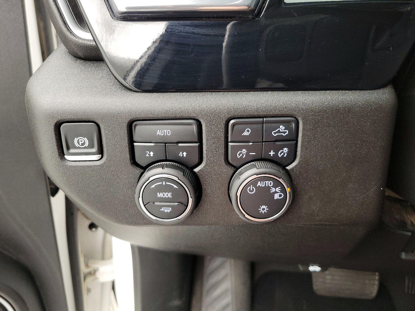 2025 Chevrolet Silverado 1500 LT - Photo 14