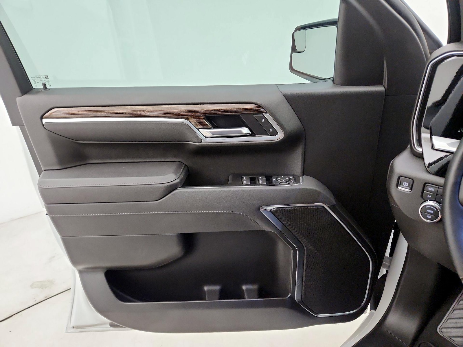 2025 GMC Sierra 1500 SLE - Photo 13