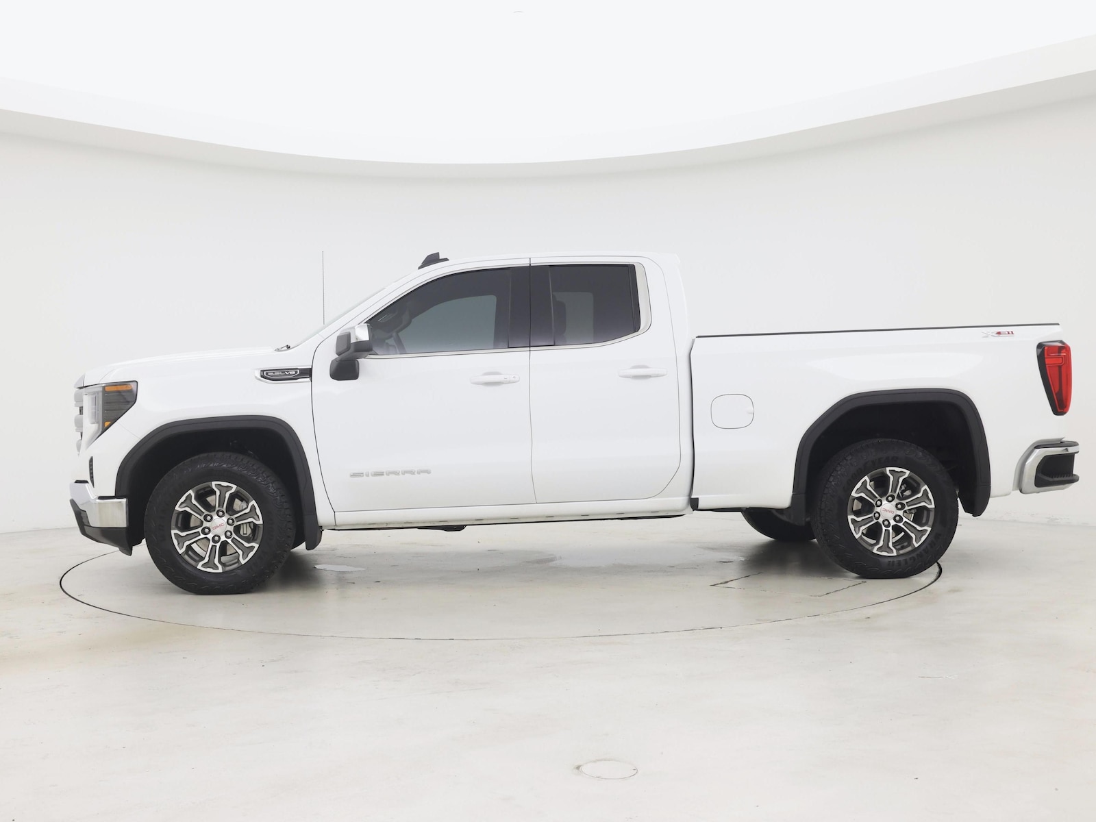 2025 GMC Sierra 1500 SLE - Photo 4