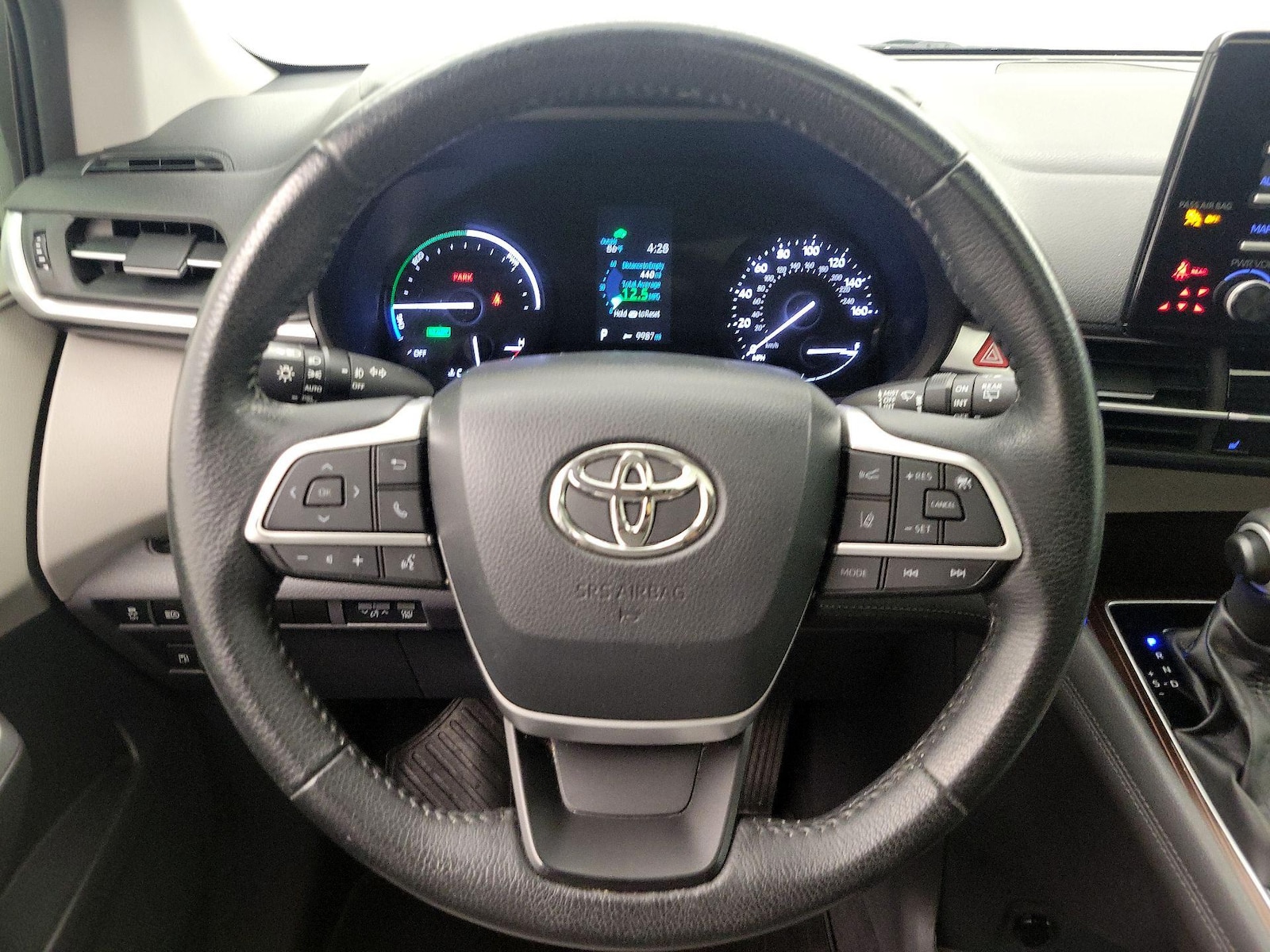 2022 Toyota Sienna XLE - Photo 11