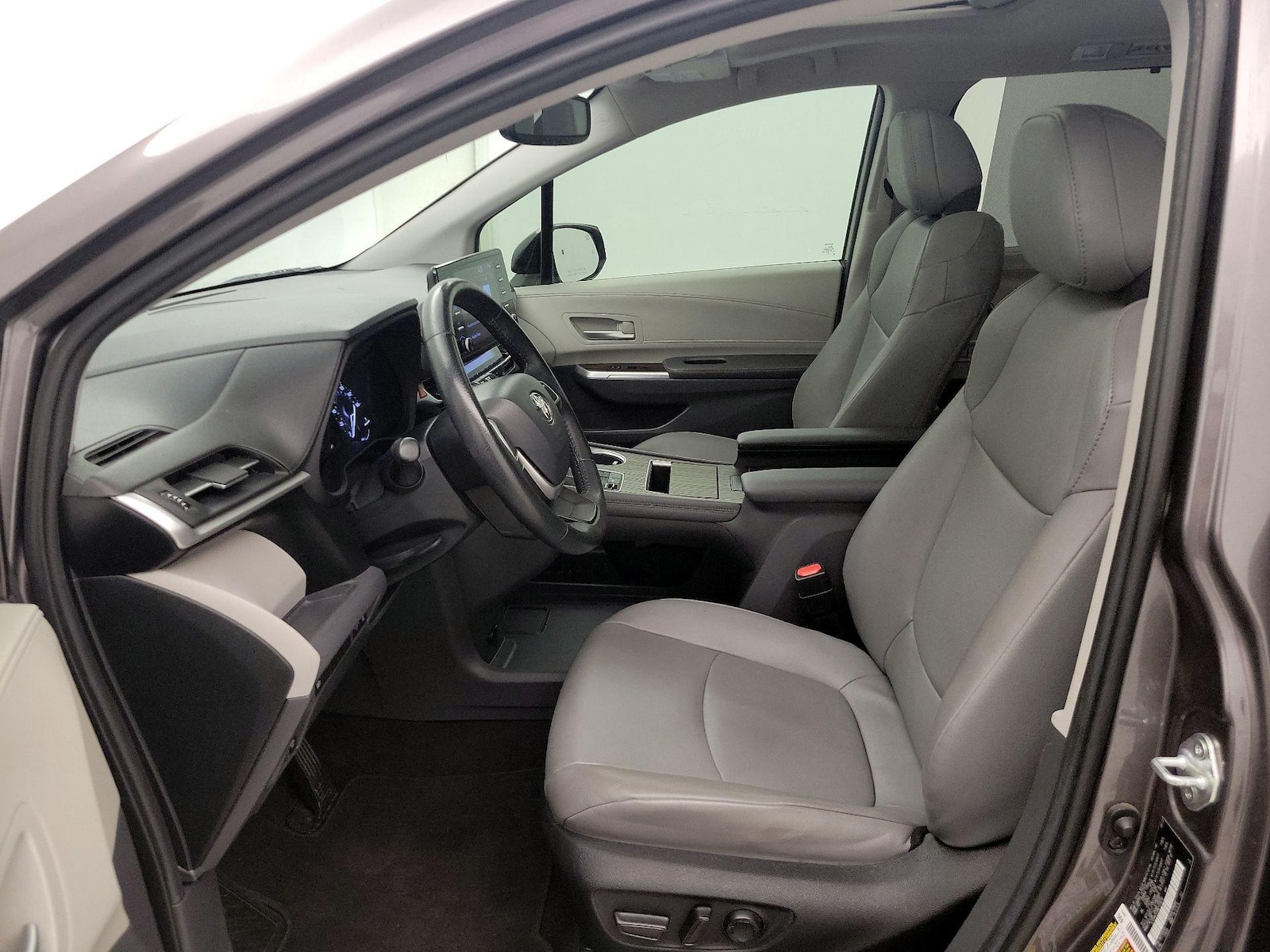 2022 Toyota Sienna XLE - Photo 12