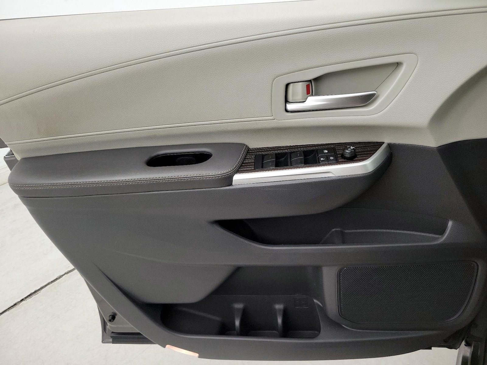 2022 Toyota Sienna XLE - Photo 13