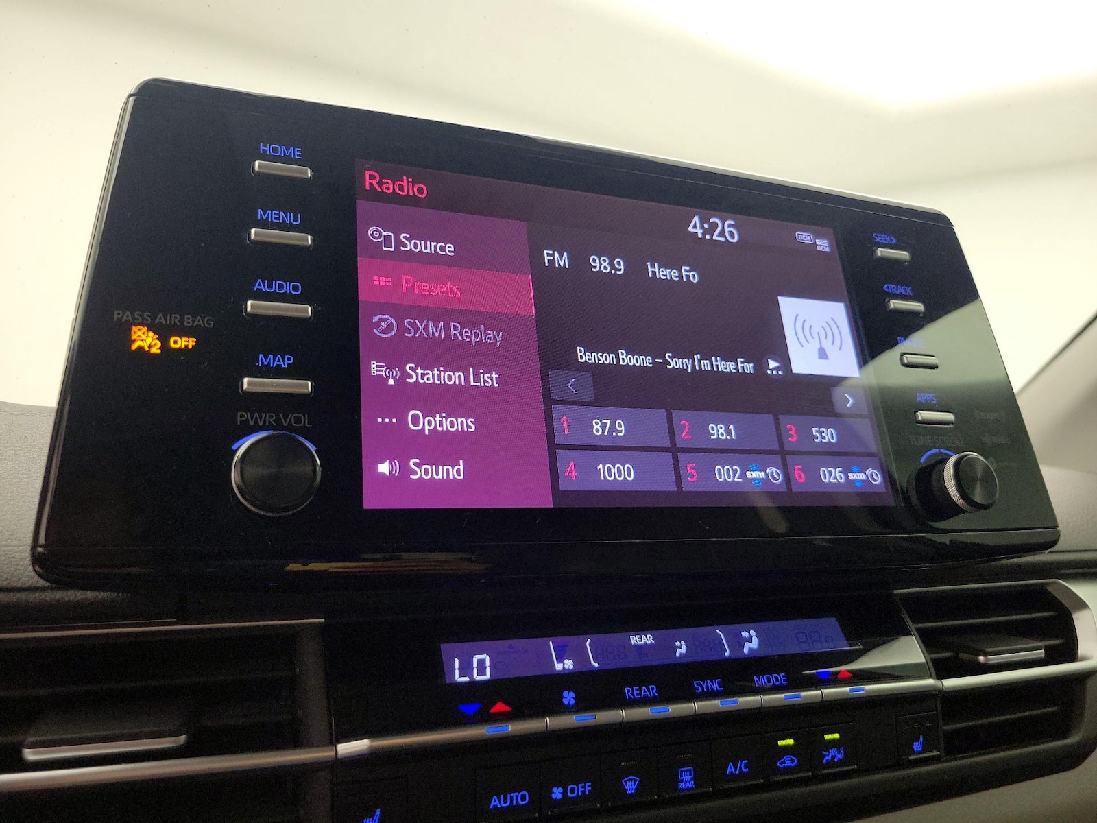 2022 Toyota Sienna XLE - Photo 16