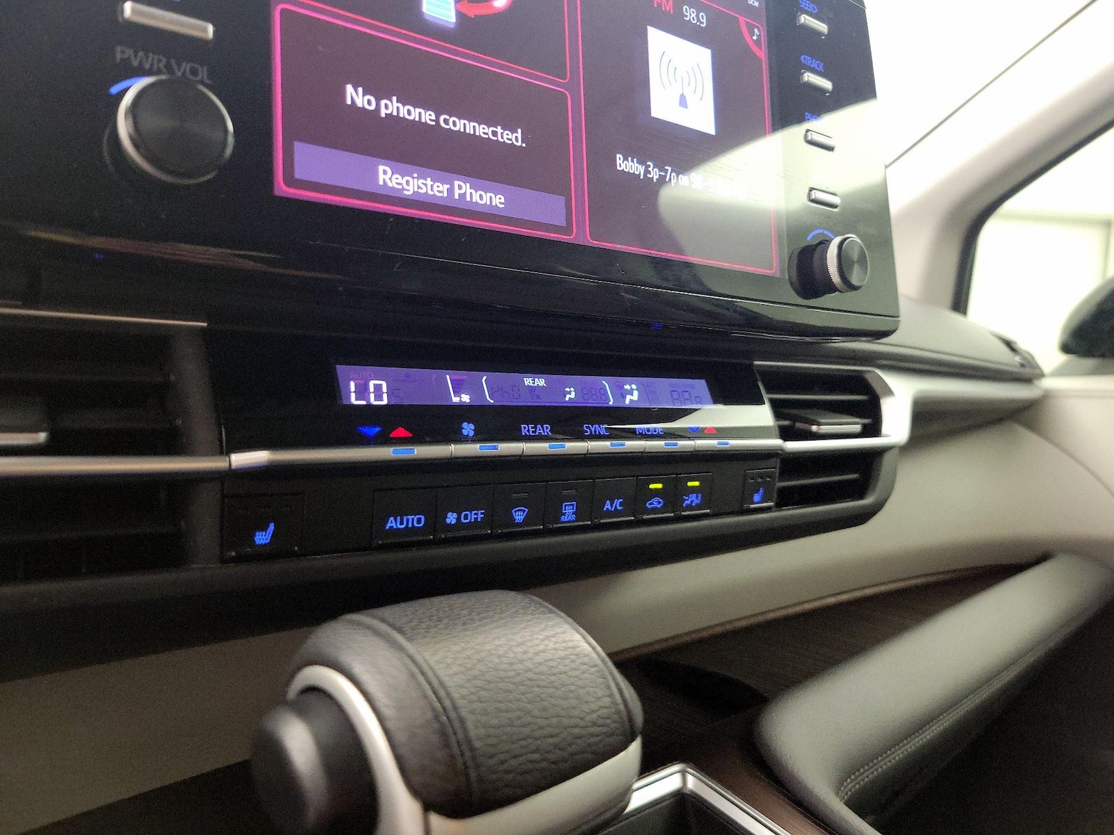 2022 Toyota Sienna XLE - Photo 17
