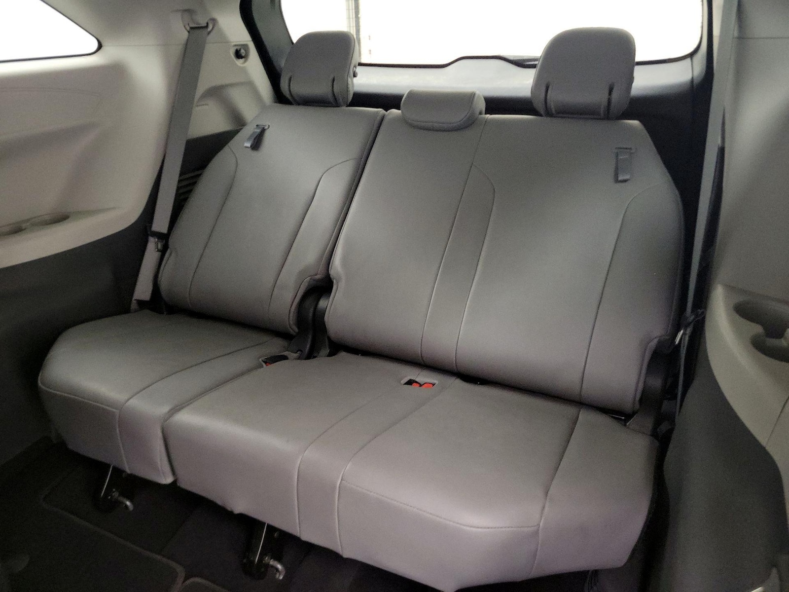 2022 Toyota Sienna XLE - Photo 22