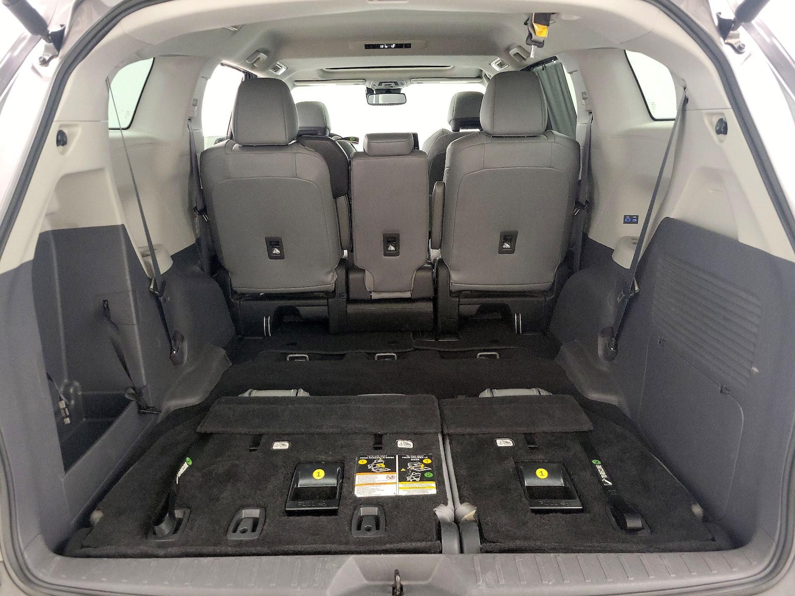 2022 Toyota Sienna XLE - Photo 24