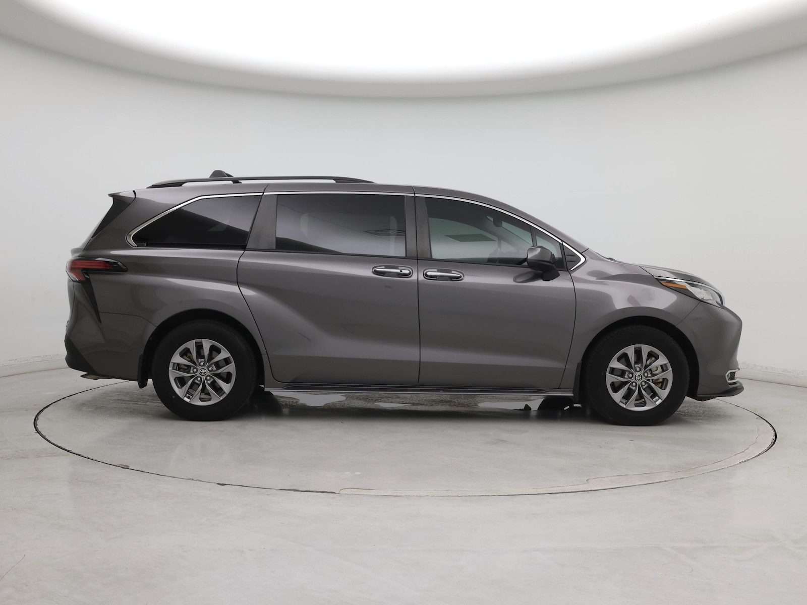2022 Toyota Sienna XLE - Photo 8